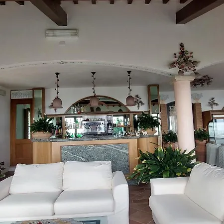 Bellavista Versilia * ピエトラサンタ